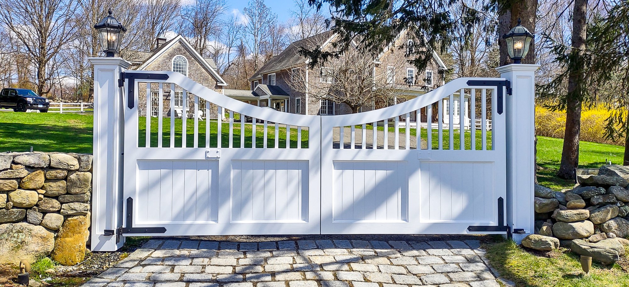 Gate-Solutions-Header-Driveway-Gate-White-Design