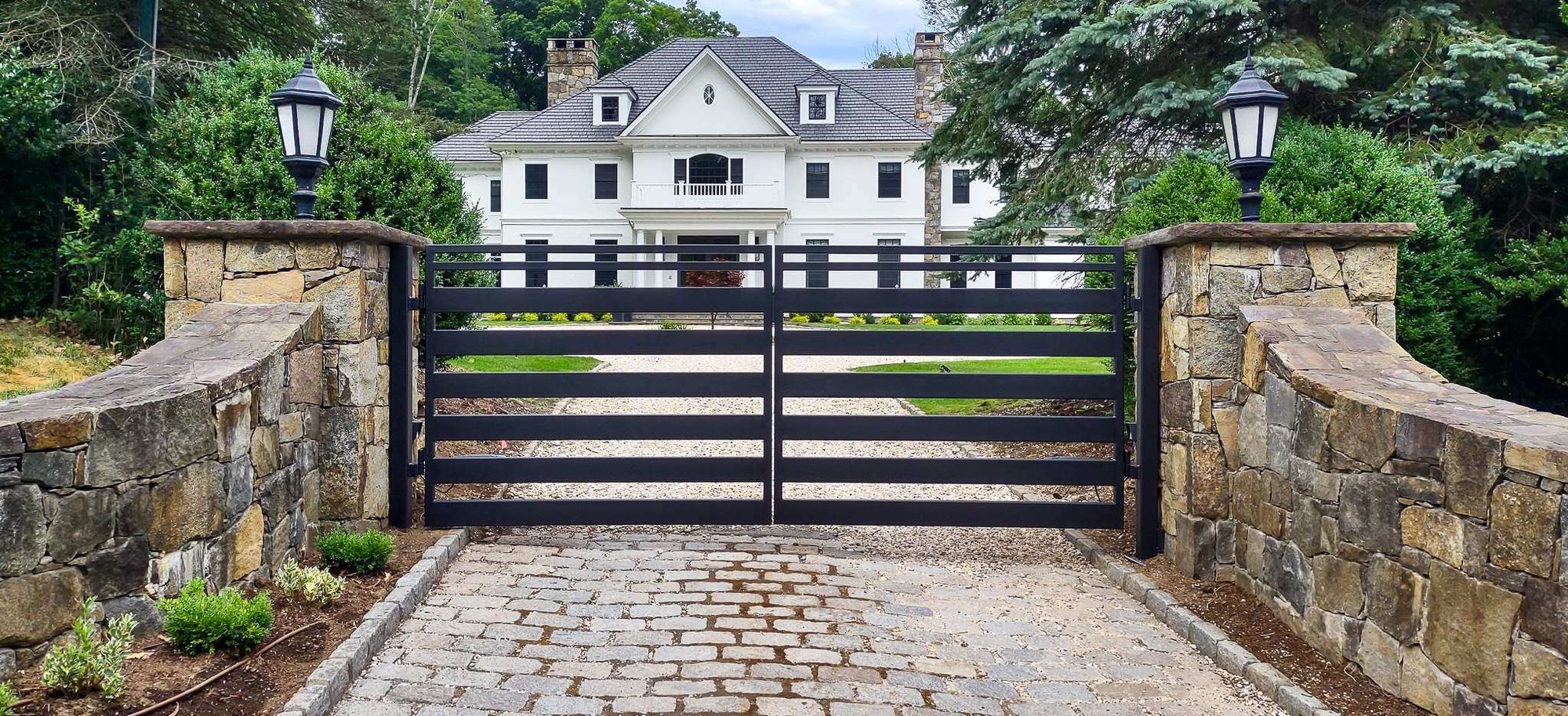 gate-solutions-driveway-gate-black-metal