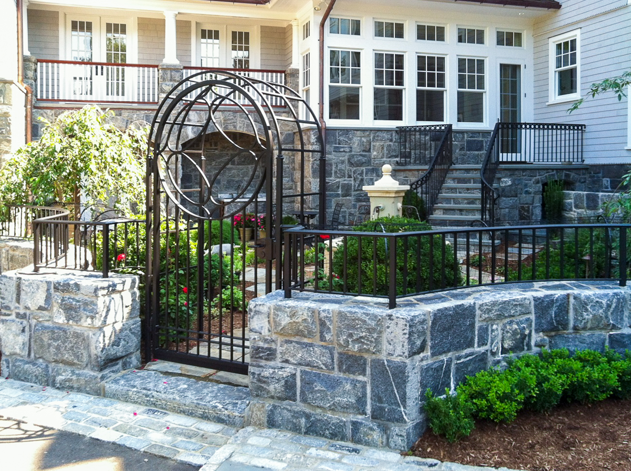 Gate-Solutions-Arbor-Metal-Black-Fence
