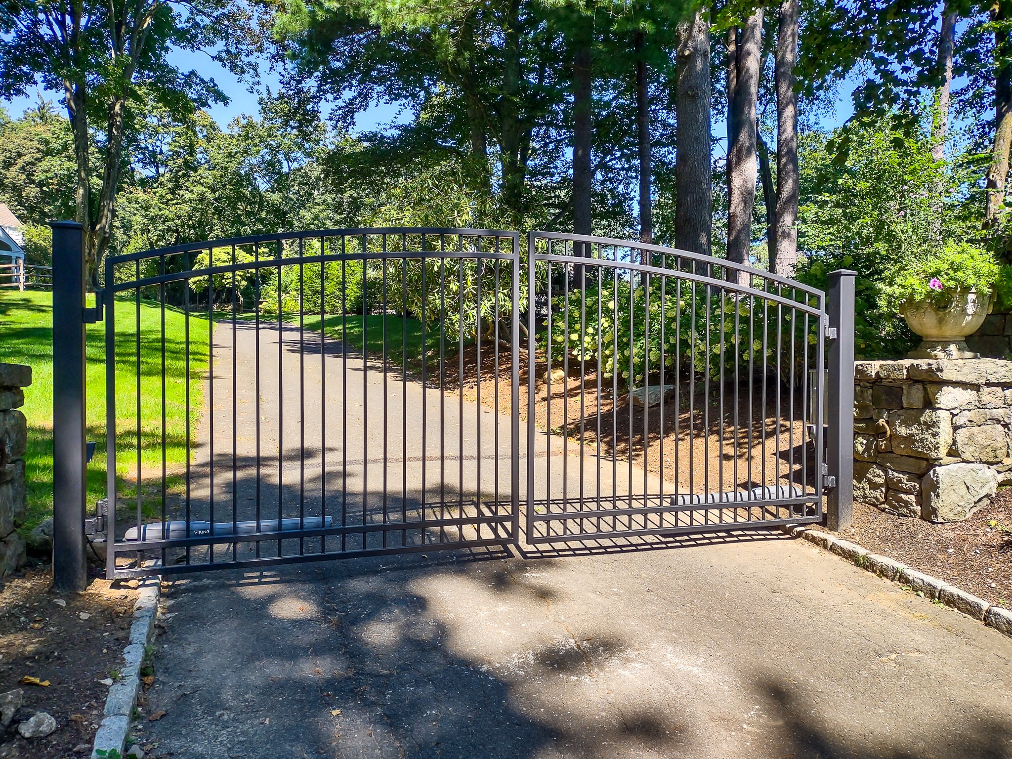 Gate-Solutions-Driveway-Gate-Double-Swing-Metal-Modern